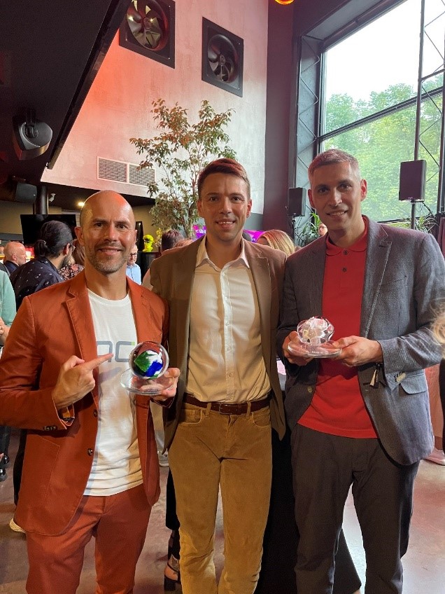From left: Naco Technologies CEO Aleksandrs Parfinovičs (holding the Cleantech for Baltics award), Cleantech for Baltics Director Latvia Imants Martinsons, Naco Technologies CCO Raivis Ņikitins (holding the Startup Award in the category Breakthrough)